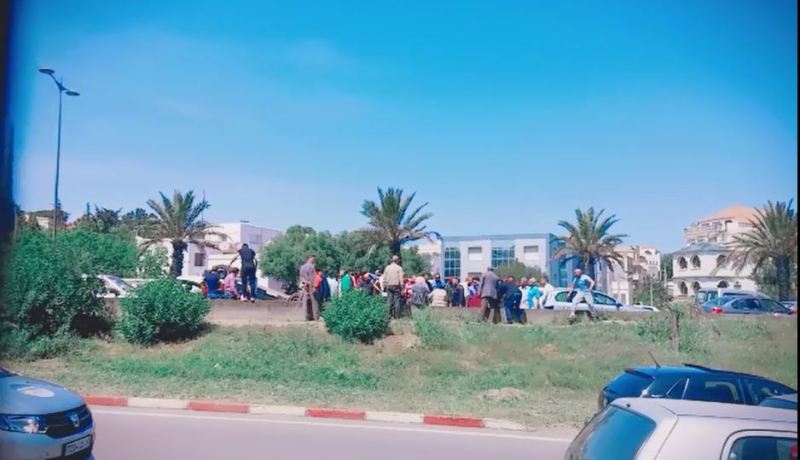بالفيديو.. انقلاب سيارة يغلق حركة الطريق السريع في بن عكنون