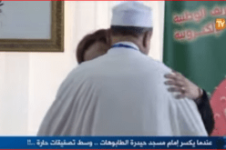 فيديو يلهب مواقع التواصل الاجتماعي.. إمام مسجد يقبل وزيرة التضامن ويضعها في موقف محرج