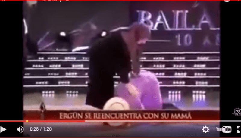 شاهد بالفيديو ردة فعل شاب لاتيني من أصول مسلمة فقد والدته منذ 10 سنوات