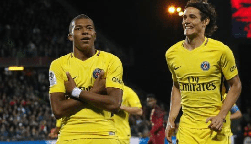 بالصور – مبابي يفتتح رصيد أهدافه مع باريس ويقوده للفوز بخماسية