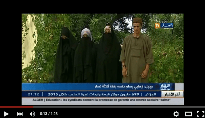 بالفيديو إرهابي يسلم نفسه رفقة ثلاثة نساء بجيجل