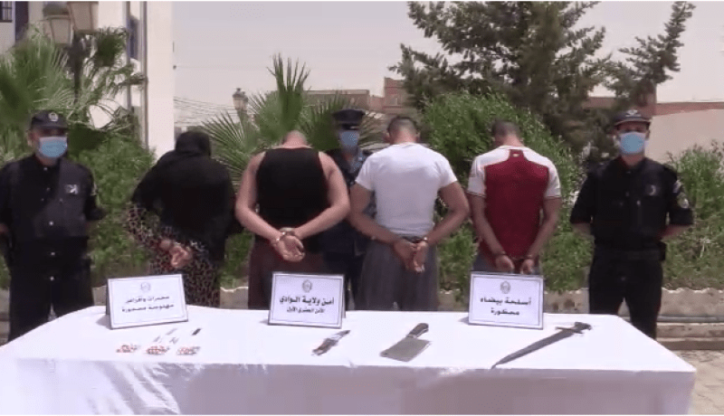 الوادي: توقيف 4 أشخاص مبحوث عنهم وحجز أسلحة بيضاء ومخدرات