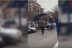 بالفيديو.. حاضنة تقطع رأس طفلة وتتجول به في شوارع موسكو