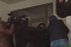 بالفيديو..محتجون يقتحمون مبنى البرلمان في مولدوفا