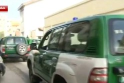 وصول حافلة نقل المساجين المتهمين في قضية الخليفة بنك من بينهم المتهم الرئيسي