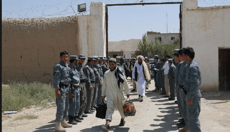 حركة طالبان تقتحم سجنا وتطلق سراح أكثر من 350 سجين