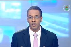 بالفيديو مقدم نشرة الثامنة في التلفزيون الجزائري يذرف الدموع على المباشر والسبب