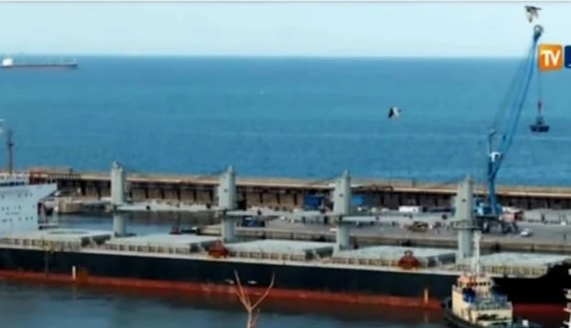 باخرة معبأة بالذرة تعلق بميناء سكيكدة