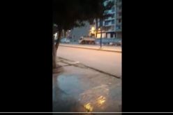 بالفيديو..صاحب شاحنة يرمي النفايات وسط ساحة عمومية في بجاية