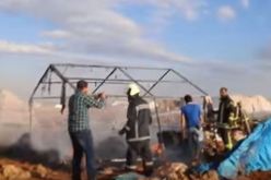 بالفيديو..  مقتل 28 شخصا فى غارات على مخيم لاجئين شمال سوريا
