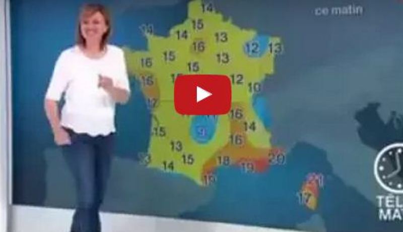 بالفيديو .. مقدمة النشرة الجوية تتعرض لموقف محرج على الهواء