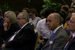 بالفيديو لوران فابيوس يعشق النوم في الجزائر