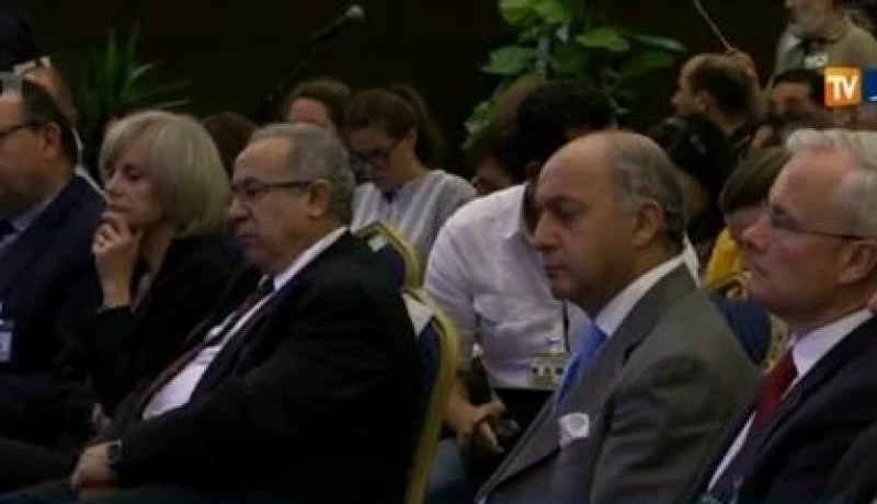 بالفيديو لوران فابيوس يعشق النوم في الجزائر