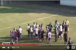 بالفيديو لاعب يستحق الإعدام بدل البطاقة الحمراء في مباراة كرة القدم