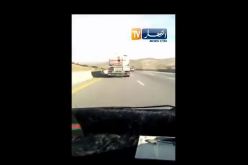 بالفيديو..لا يحدث إلا في الجزائر..شاحنة نصف مقطورة تسير بسرعة 180كلم/سا