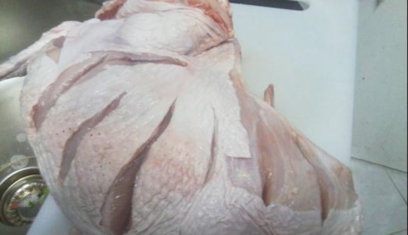 شرطة سيدي بلعباس تحجز 7 قناطير من لحم الديك الرومي  فاسدة قادمة من المغرب