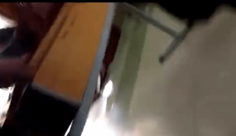 فيديو طلبة جامعيون يغشّون لنيل الشهادات العليا