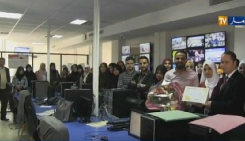 بالفيديو.. طلبة جامعة المدية يكرمون قناة النهار