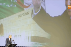 فيديو..الرئيس بوتفليقة يكرم رجال الفن والثقافة بأوسمة استحقاق من مصف “أثير” و”عشير”