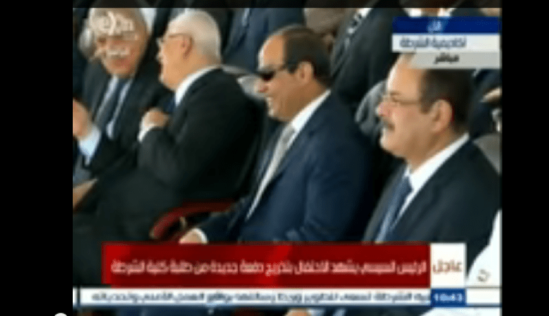 بالفيديو استعراض الكلاب المدربة يدخل السيسي في نوبة من الضحك