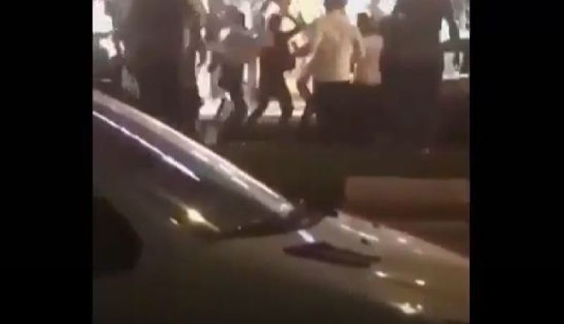 بالفيديو.. مواجهات عنيفة بين أنصار مرشحي الرئاسة الإيرانية