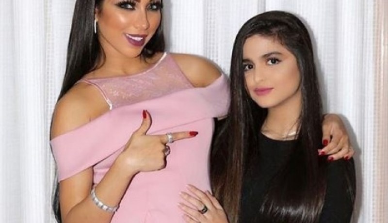 دنيا بطمة تستفز والدة حلا الترك في عيد ميلاد ابنتها