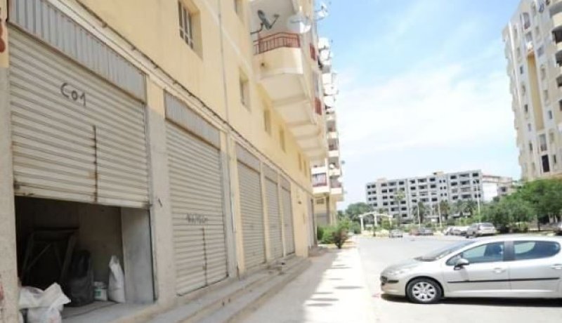 هدام وبلجود يشرفان على توزيع المحلات لأصحاب أونساج