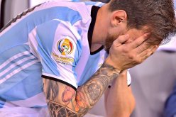 ميسي معلنا اعتزاله…لم أستطع أن أكون بطلا