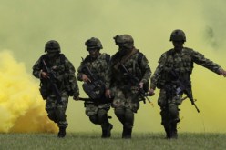 متمردو الفارك في كولومبيا يعلنون وقفا احاديا لاطلاق النار