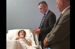 بالفيديو القنصل الجزائري يزور سهيلة المشتركة في ستار أكاديمي بالمستشفى