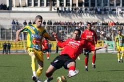 سوسطارة توقف زحف “الكناري” وتعود بنقطة تاريخية من تيزي وزو