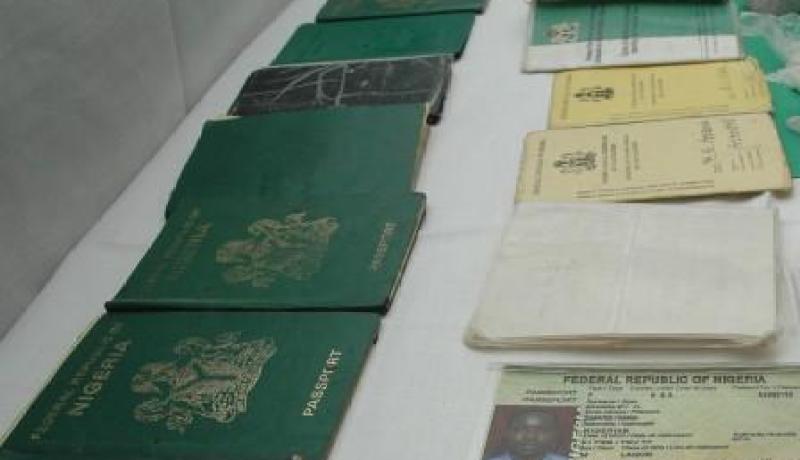 تفكيك عصابة مختصة في تزوير وثائق إدارية