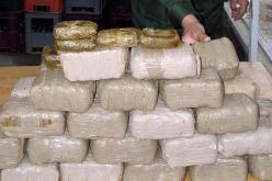 إلتماس المؤبد لفرنسي وأربعة جزائريين بتهمة التهريب الدولي للمخدرات