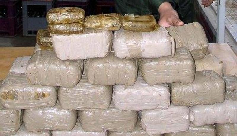 إلتماس المؤبد لفرنسي وأربعة جزائريين بتهمة التهريب الدولي للمخدرات