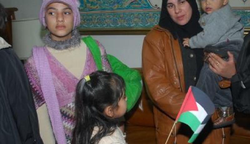 العائلات الجزائرية الناجية  تذرف دموع الفرح والأسى في آن واحد