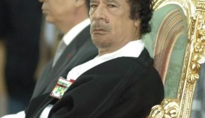 القذافي يقوم بمبادرة صلح بين مبارك و الأسد
