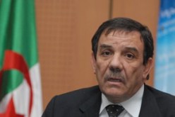 تواتي ينتقد المشاريع وكل الأنظمة ويدعو الشباب لإحداث ثورة انتخابية