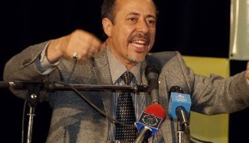 يقترح 26 محورا للتغيير ويدعو إلى التعبير الحر