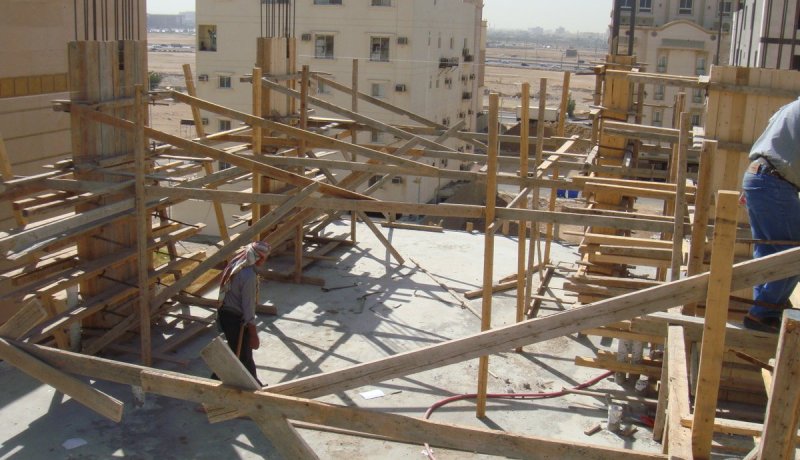 قطاع الأشغال العمومية والبناء فقدَ 100 ألف منصب شغل