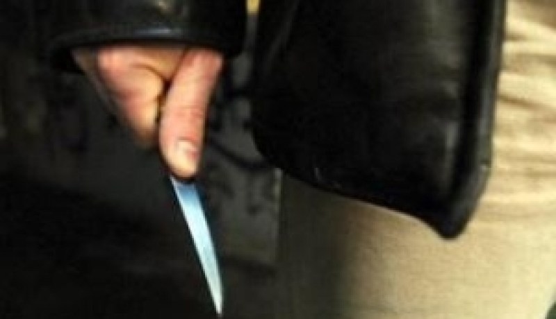 يقتل شقيقه بخنجر للإنفراد بملكية عقارات والدهما