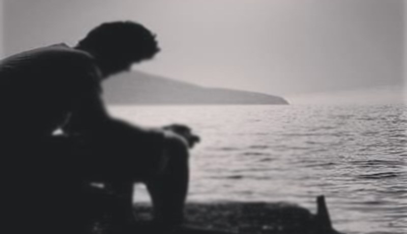 تعشق الأذن قبل العين أحيانا