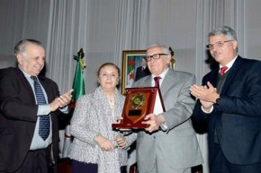 بالفيديو.. اللجنة الوطنية لترقية حقوق الإنسان تكرم الأخضر الإبراهيمي