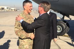 وزير الدفاع الأمريكي يجري زيارة مفاجئة إلى بغداد