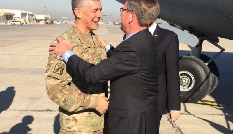 وزير الدفاع الأمريكي يجري زيارة مفاجئة إلى بغداد