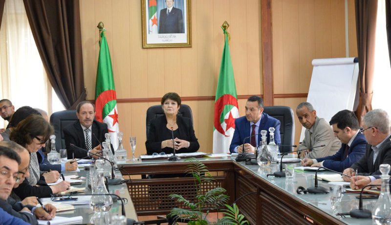 بن غبريت تُقيّم وضع المؤسسات التربوية في ظل الإضطرابات التي تشهدها البلاد