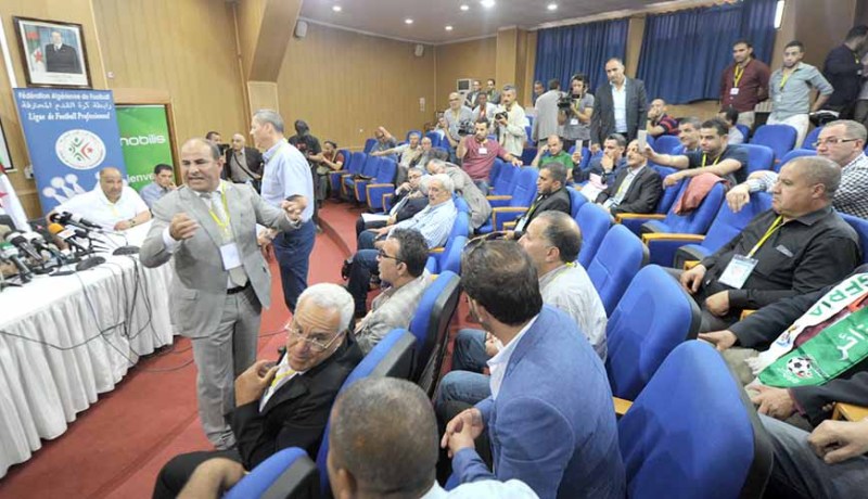 اجتماع سري لرؤساء الأندية اليوم بسبب طريقة تسيير زطشي وحداد لـ«الفاف»