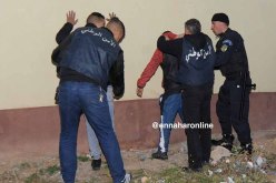 تبسة.. مداهمة منزل مروجي مخدرات يكشف وجود عشرات بطاقات التعريف الوطنية