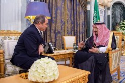 بالصور: وزير الخارجية بوقادوم يُستقبل من قبل الملك السعودي سلمان