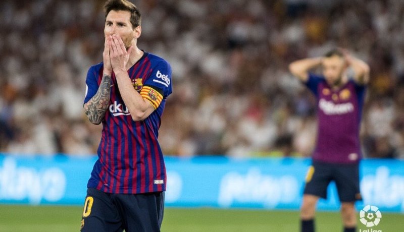 فالنسيا تطيح ببرشلونة وتتوّج بكأس ملك إسبانيا