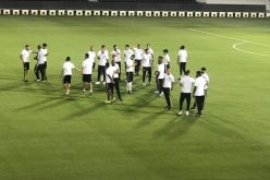 بالصور.. لاعبو الخضر يُعاينون أرضية ملعب “السد” قبل مواجهة “بورندي” !!